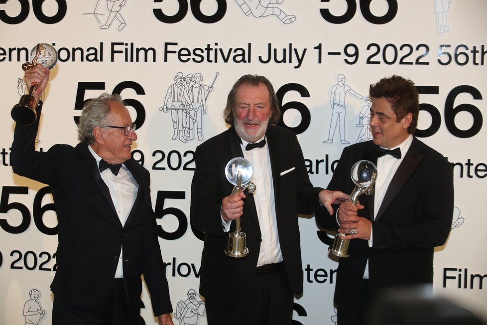 Slavnostní zakončení KVIFF 2022 - Bolek Polívka, Geoffrey Rush a Benicio del Toro