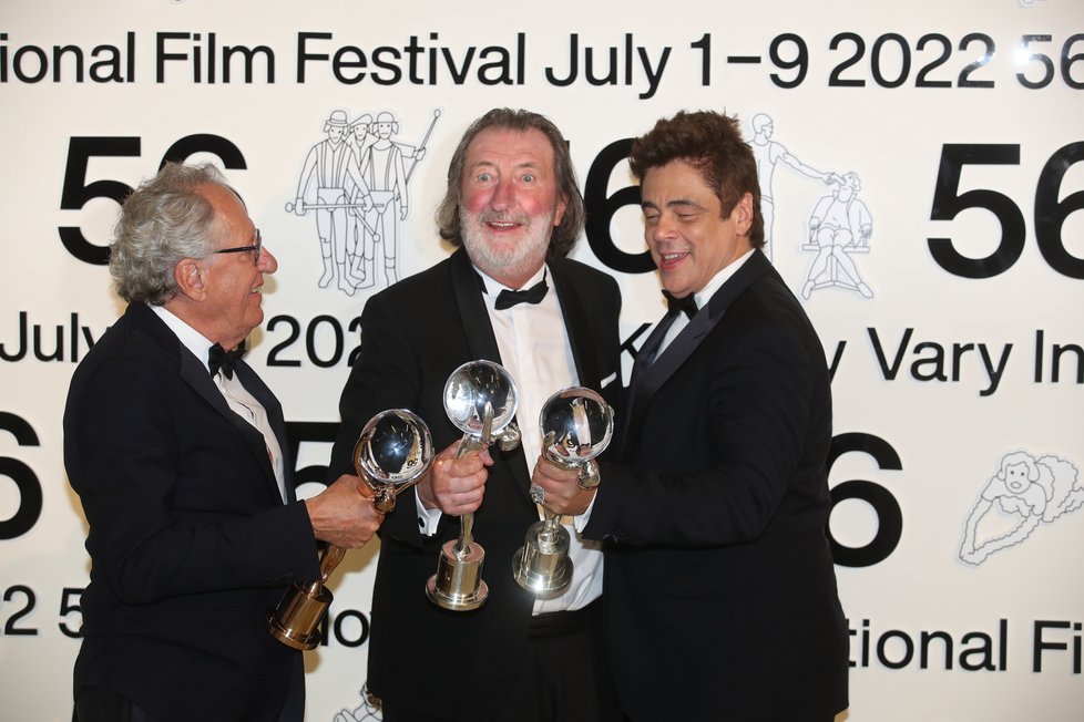 Slavnostní zakončení KVIFF 2022 - Bolek Polívka, Geoffrey Rush a Benicio del Toro