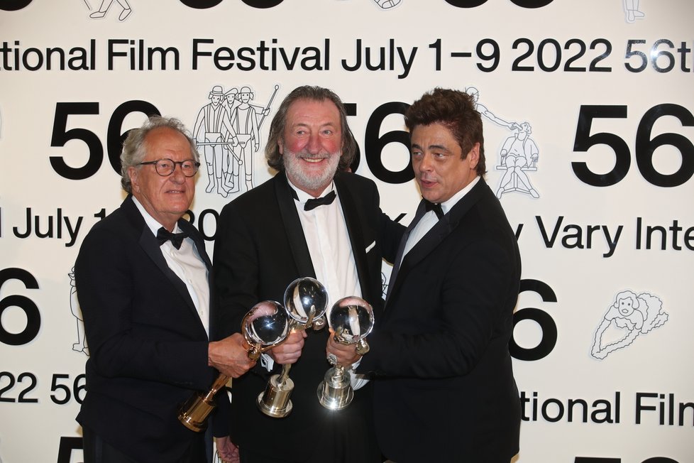 Slavnostní zakončení KVIFF 2022 - Bolek Polívka, Geoffrey Rush a Benicio del Toro