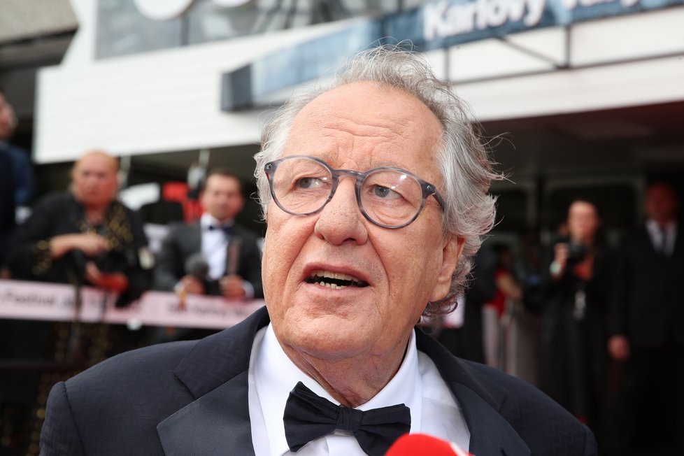 Geoffrey Rush v závěru KVIFF 2022