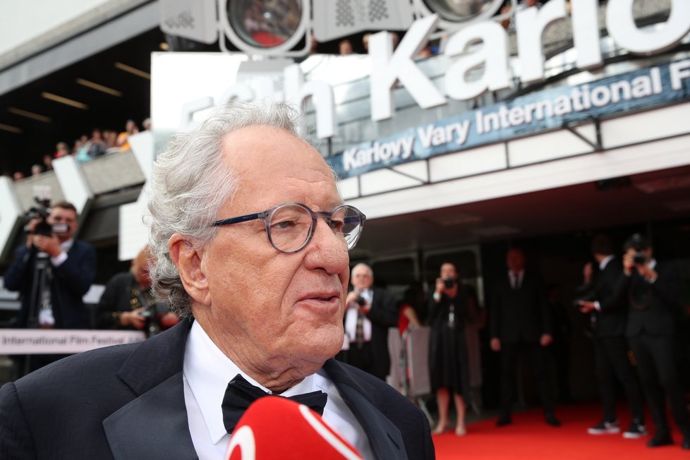 Geoffrey Rush v závěru KVIFF 2022