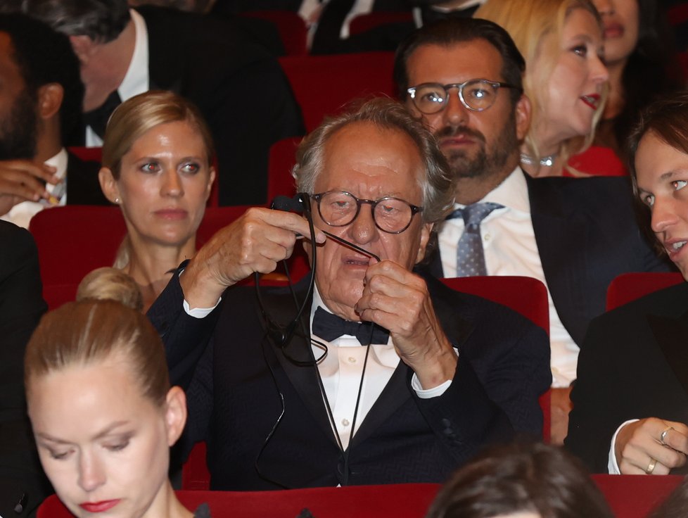 Geoffrey Rush v závěru KVIFF 2022