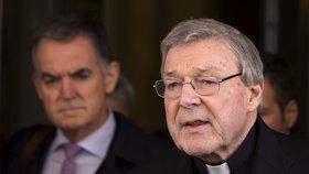 Kardinál George Pell čelí obvinění, že v minulosti sexuálně napadl několik chlapců.