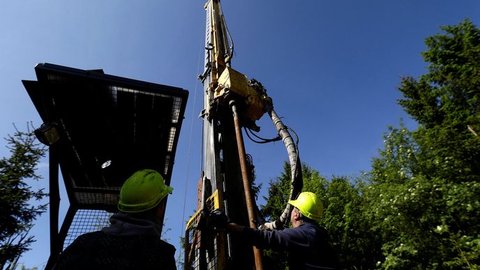 Takto prováděla společnost Geomet průzkumné vrty pod Cínovcem kvůli ložiskům lithia.