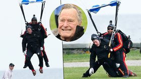 George Bush senior seskočil spolu s parťákem padákem