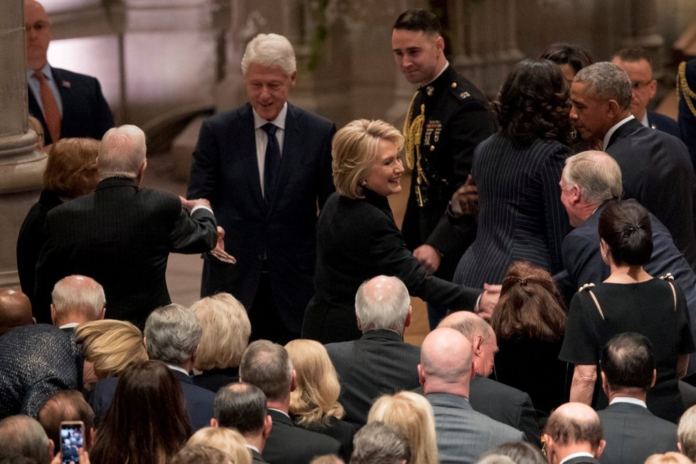 Na hlavní smuteční obřad v Národní katedrále, kam již dorazili mimo jiné někdejší američtí prezidenti Barack Obama, Bill Clinton a Jimmy Carter (5. 12. 2018).