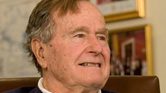 Nesmlouvavý gentleman George H.W. Bush. Vítěz studené války, který dokázal okouzlit i Čechy