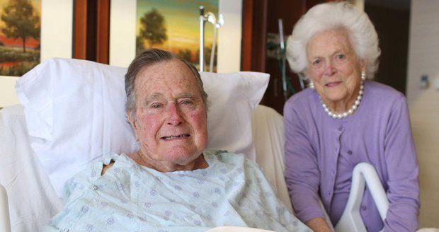 George Bush starší (92) se zotavuje: Opustil jednotku intenzivní péče