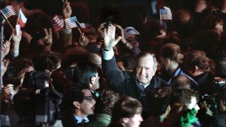 Před 30 lety přijel George Bush starší do Československa jako první prezident USA