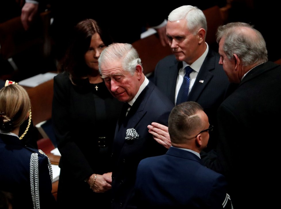 Smuteční ceremonie se zúčasnil  i britský princ Charles (5. 12. 2018).