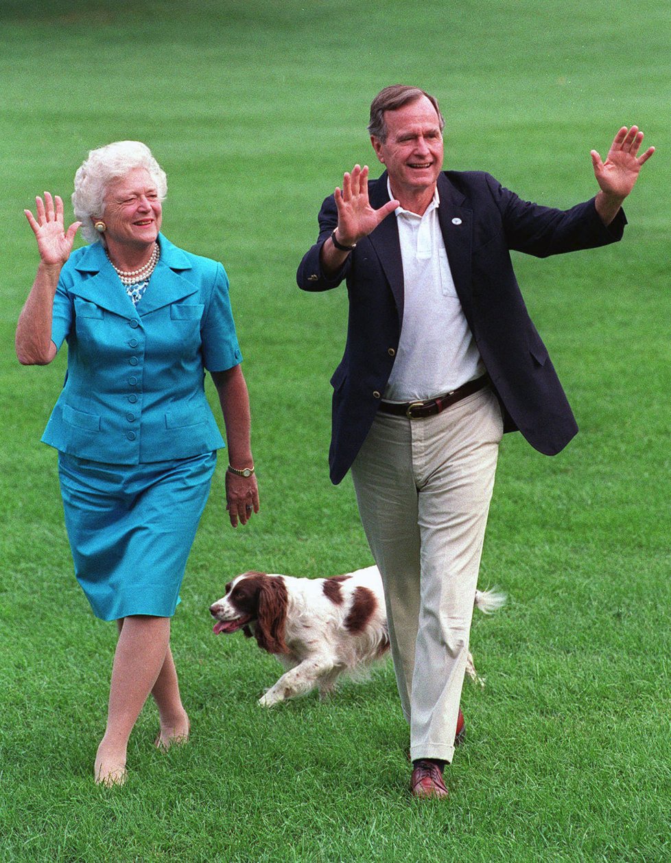 George Bush starší i jeho žena Barbara zemřeli letos