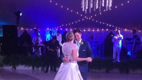 Marshall tančí se svým manželem Nickem.