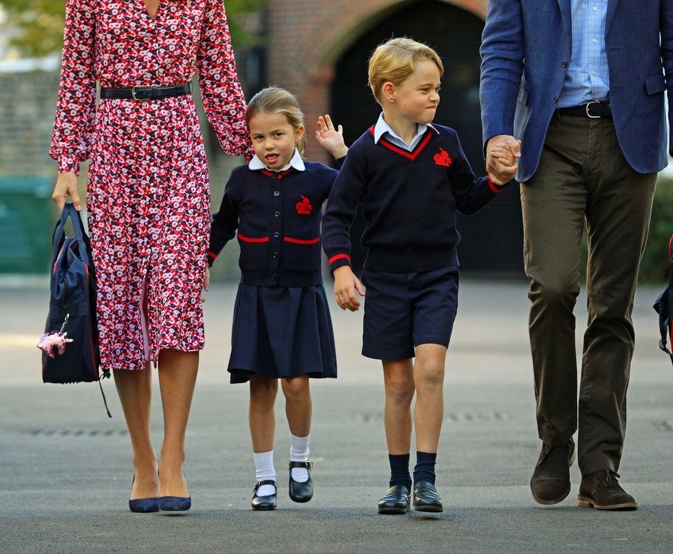 Princ George a princezna Charlotte se nyní jako většina dětí učí doma. Na vině je pandemie koronaviru.