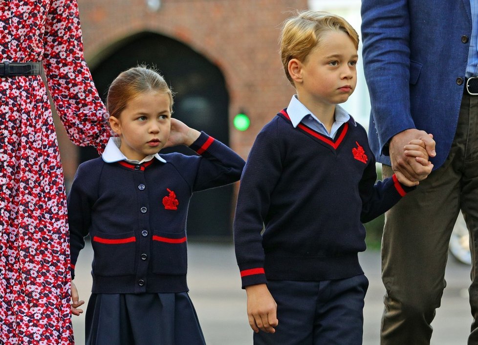 Princ George a princezna Charlotte se nyní jako většina dětí učí doma. Na vině je pandemie koronaviru.