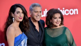 Clooney s Amal opustili dvojčátka a zazářili na premiéře! Vzali s sebou i Georgeovu tchyni 