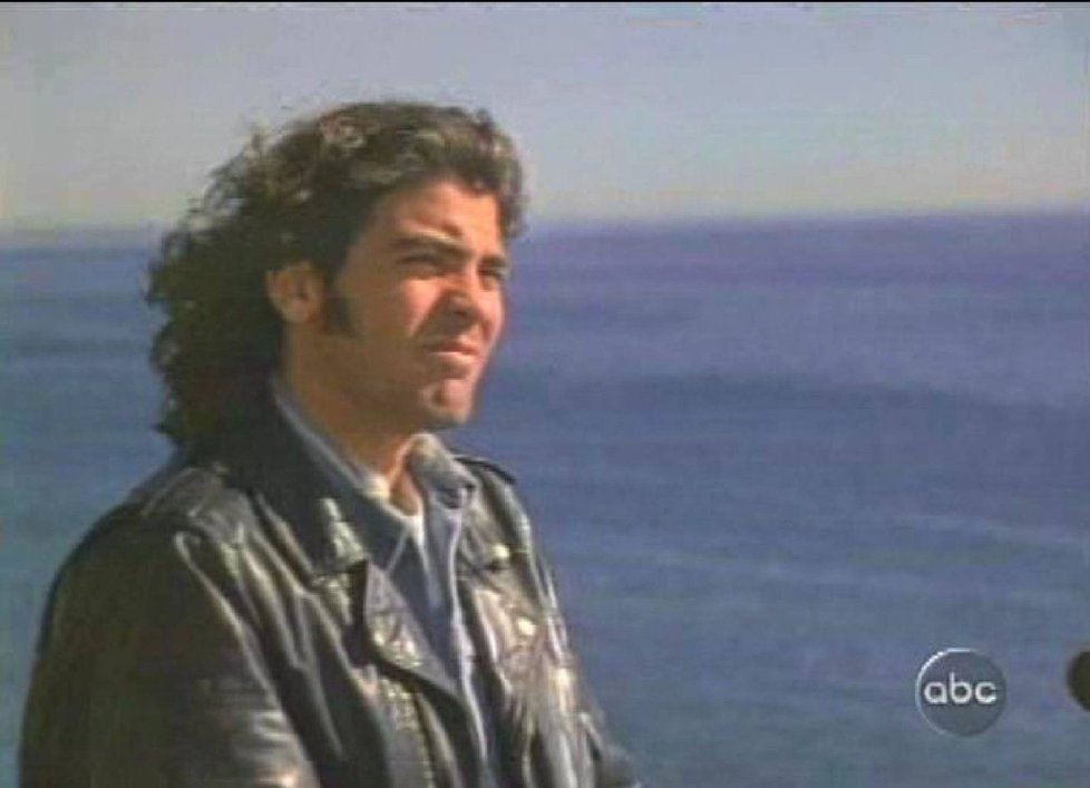 Clooney na fotce z 90. let jako Chic Chesbro.