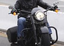 George Clooney na motorce
