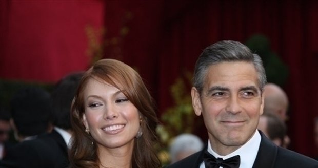 George Clooney a Sarah Larsonová