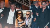 Bujarý večírek na oslavu manželství Clooneyho: Zpěváka U2 a Matta Damona museli podpírat!