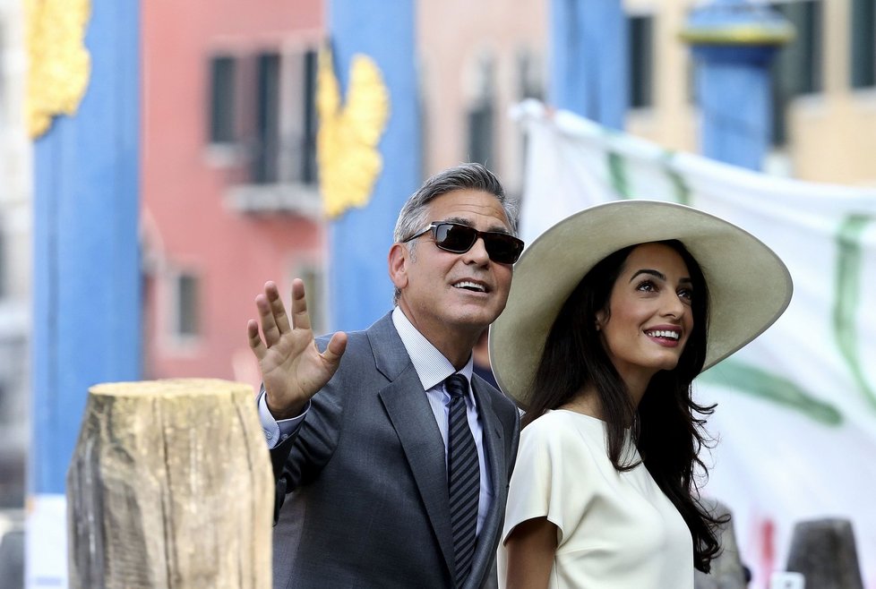 George Clooney s tehdy nastávající manželkou Amal Alamuddinovou