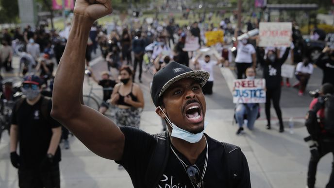 nepokoje vyvolané násilnou smrtí černocha George Floyda pokračují i v Los Angeles