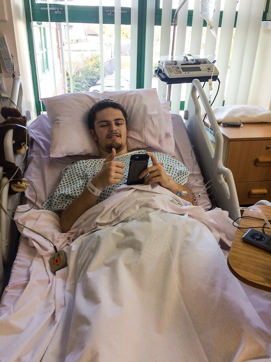 George Magraw z Velké Británie skončil v roce 2017 v nemocnici s vážným zraněním páteře poté, co se zranil v trampolínovém centru.