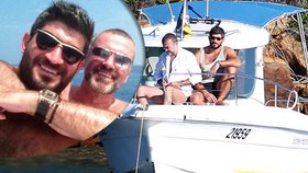 Uzdravující se zpěvák George Michael prožívá se svým přítelem na moři poblíž Austrálie takové druhé líbánky