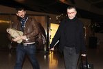 Zpěváka george Michaela načapali paparazzi na letišti Heathrow - měl zrovna s přítelem namířeno do Amsterdamu