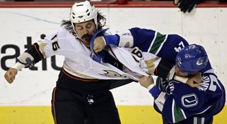 V NHL začal souboj bitkařů
