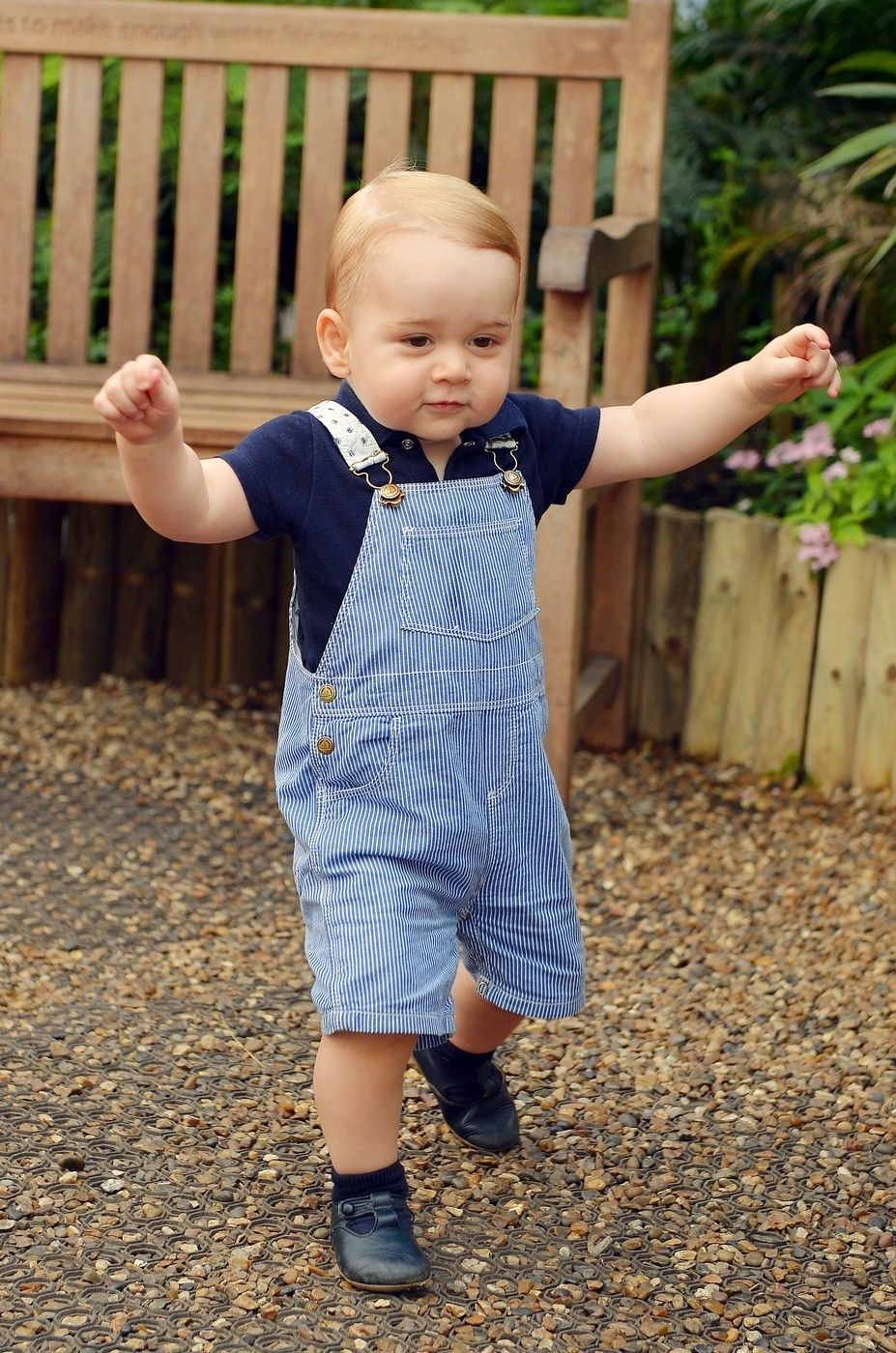 První samostatný portrét prince George u příležitosti jeho prvních narozenin.