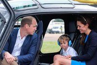 Táta William vzal malého prince George na letiště, aby si vyzkoušel stíhačku