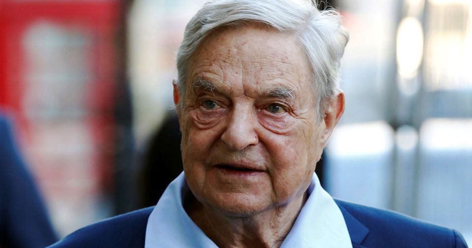 Soros je americký milionář a filantrop maďarského původu.
