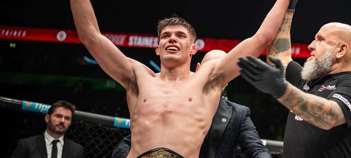 Neporažený Angličan sní o UFC. Neporažený Angličan sní o UFC.