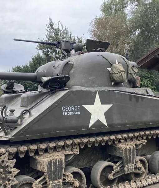 Jediný pojízdný tank Sherman v ČR nese jméno George Thompson podle válečného hrdiny, osvoboditele Plzně.