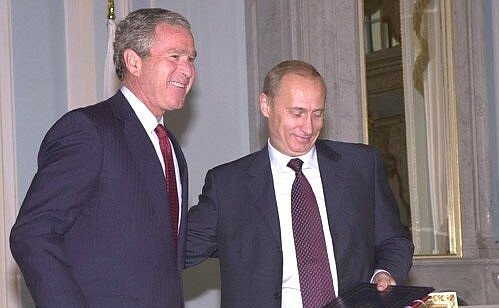 George W. Bush s Vladimirem Putinem (2003).