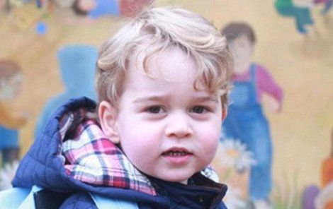 Princ George byl včera poprvé ve školce.