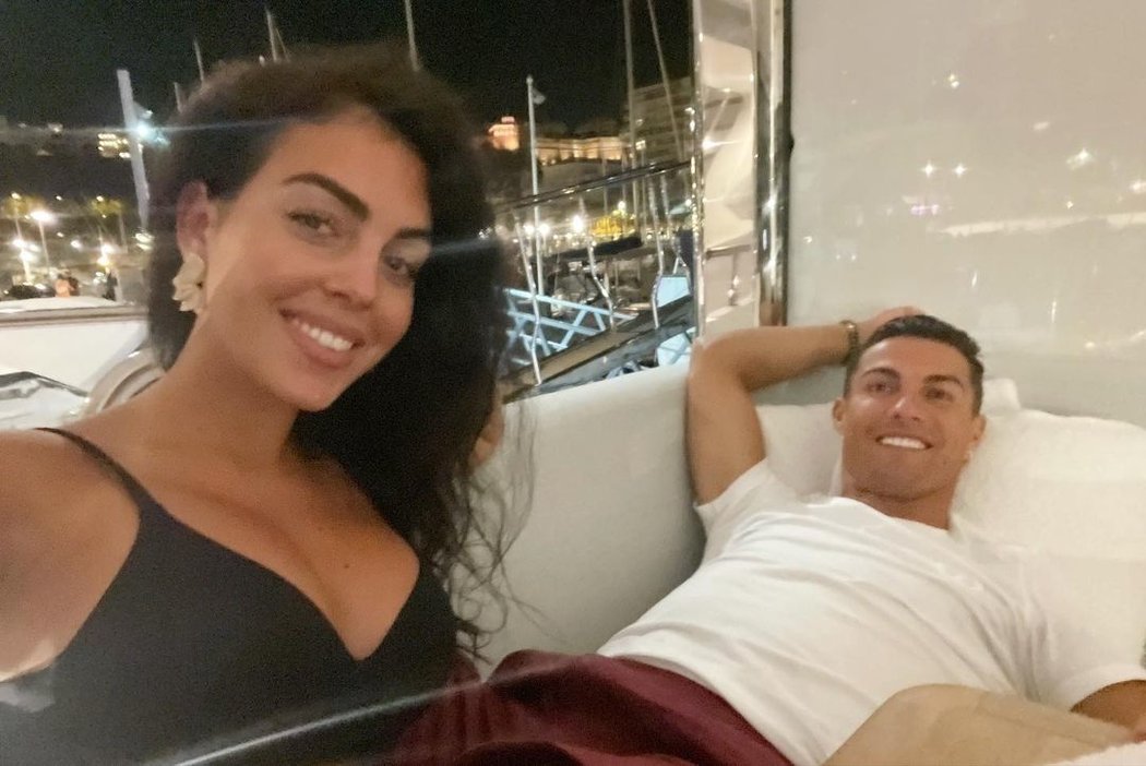 Georgina po boku svého vyvoleného Ronalda