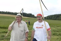 Depardieu zase mění adresu. Stěhuje se za „sympaťákem“ Lukašenkem do Běloruska