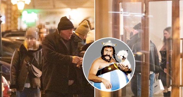 »Obelix« Gérard Depardieu (74) v Česku: Vedl si do bytu hned dvě krásky!