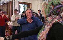 Gérard Depardieu: Celá Francie se mu směje, blázní v Čečensku!