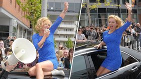 Rozjetá Geri Halliwell řvala na fanoušky ze střechy auta