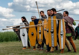 Germáni byli zdatní bojovníci. Místo řinčení zbraní ale došlo v Pasohlávkách o víkendu na ukázky jejich řemeslné zručnosti.