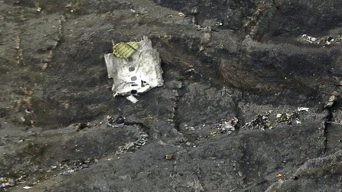 Trosky letadla společnosti Germanwings, které v Alpách havarovalo v úterý 24. března