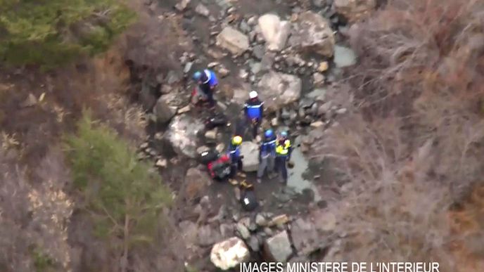 Trosky letadla společnosti Germanwings, které v Alpách havarovalo v úterý 24. března