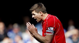 SESTŘIHY: Gerrard vystřelil bod proti Chelsea, City dalo 6 gólů