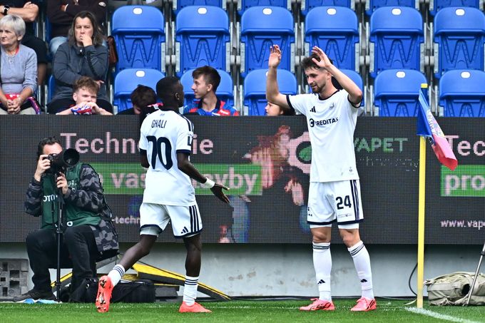 ONLINE: Plzeň - Olomouc 1:2. Trefil se Tkáč a vrátil vedení Sigmě. Červ zahodil penaltu! ONLINE: Plzeň - Olomouc 1:2. Trefil se Tkáč a vrátil vedení Sigmě. Červ zahodil penaltu!