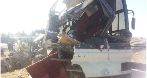 Děsivá nehoda autobusu: 53 mrtvých, desítky zraněných 