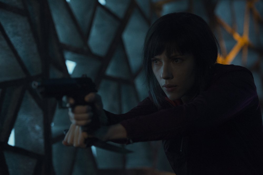 Ghost in the Shell: Scarlett Johansson vystřídala Avengers za kyberpunk