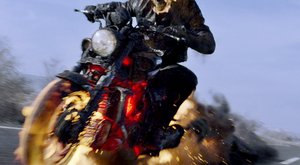 Recenze: Ani Ghost Riderova hořící lebka nudu nespálí