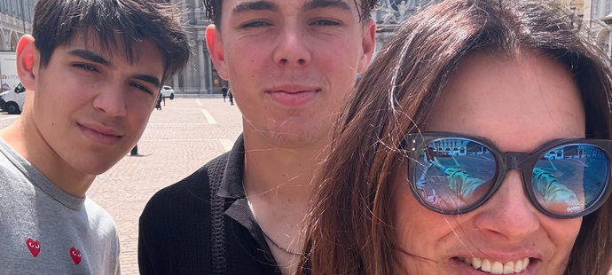 Alena Šeredová se svými kluky, jejichž výchova ležela jen na ní.